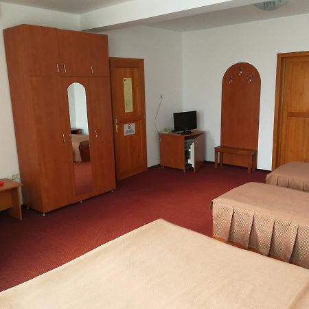 Hotel Lotus Arad Exteriör bild