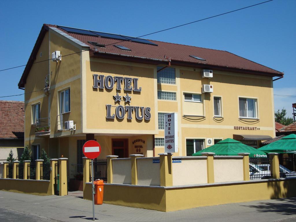 Hotel Lotus Arad Exteriör bild