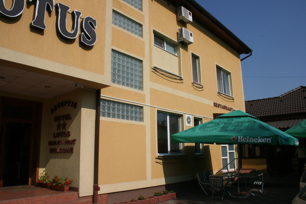 Hotel Lotus Arad Exteriör bild