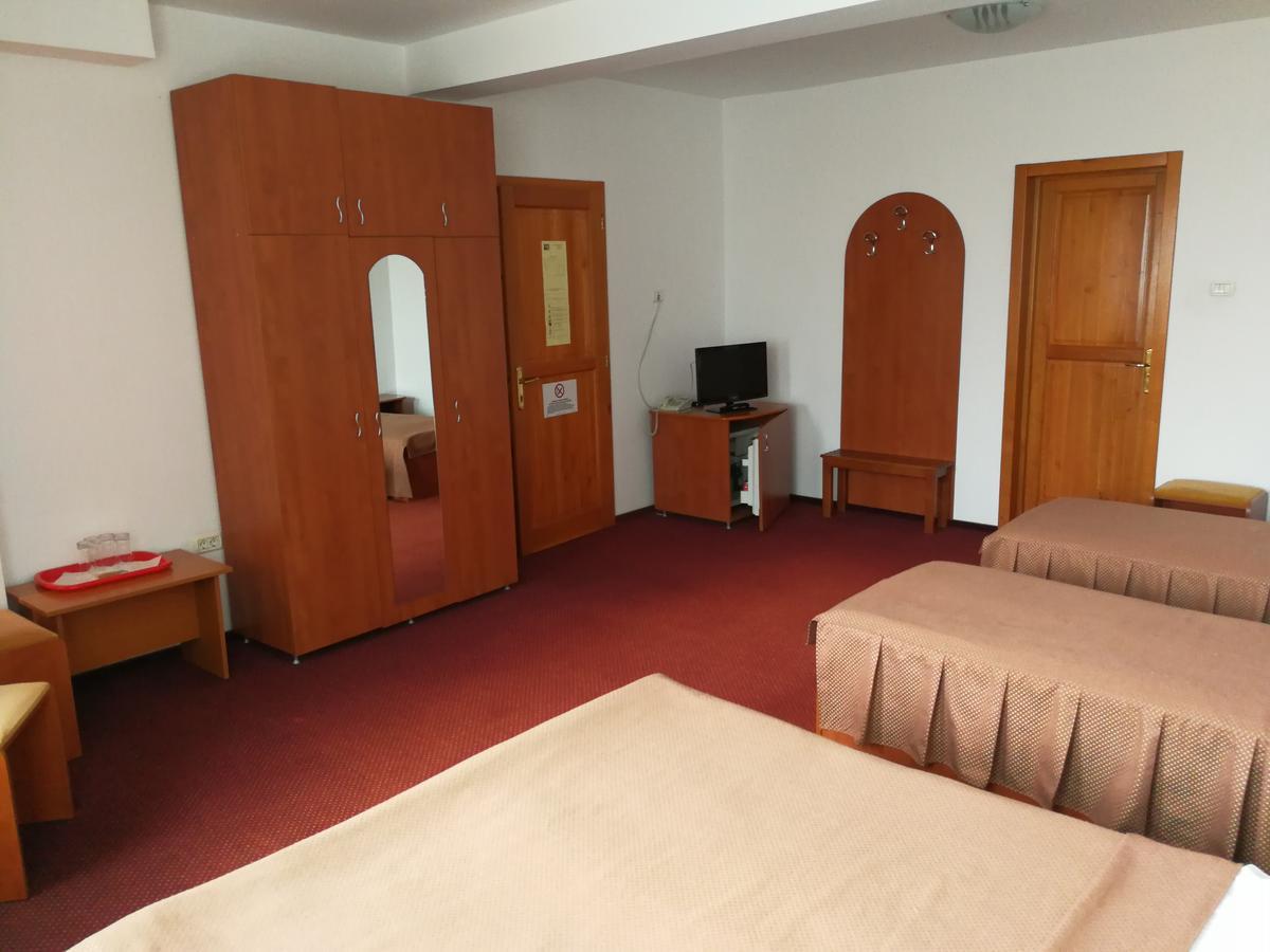 Hotel Lotus Arad Exteriör bild